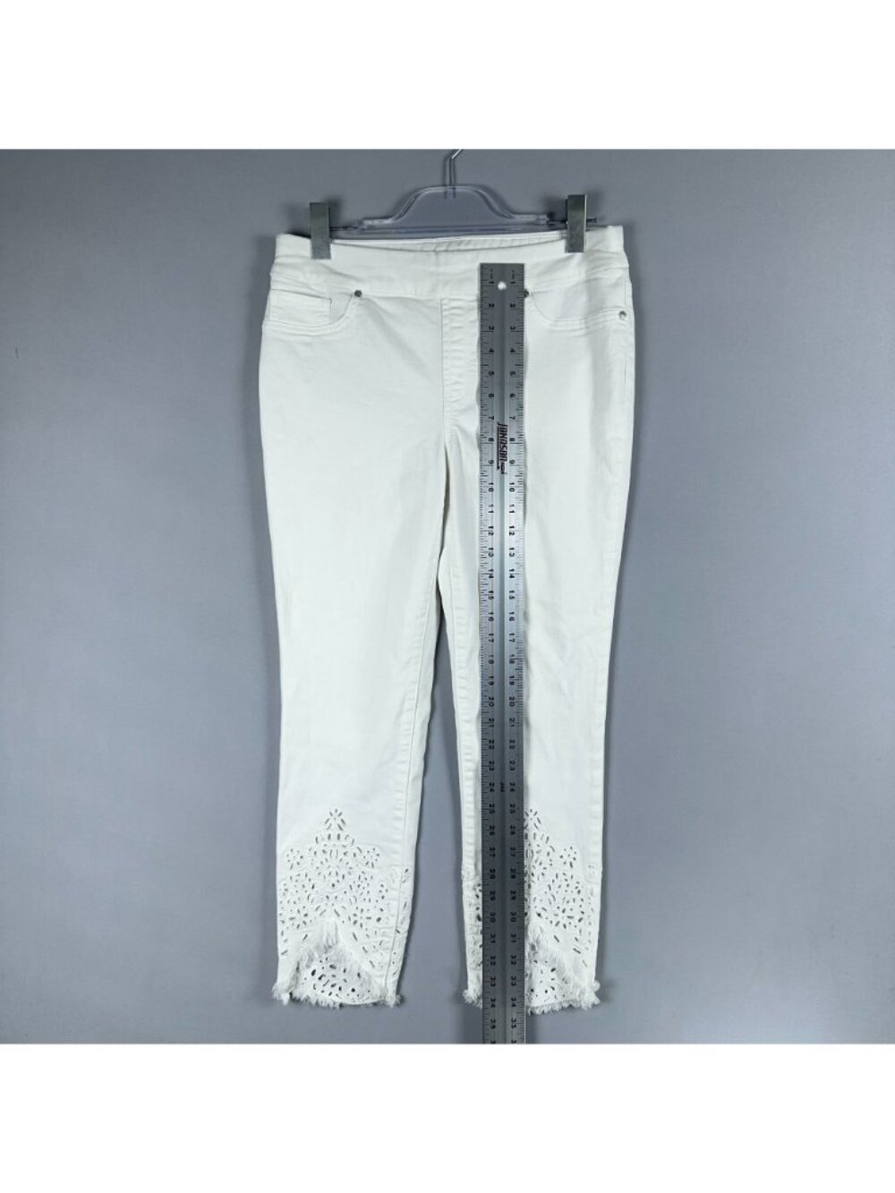 Chicos Jeggings Ankle Jeans Size 6 Regular Mid Rise Skinny Eyelet Raw Hem Pullon - Picture 7 of 12